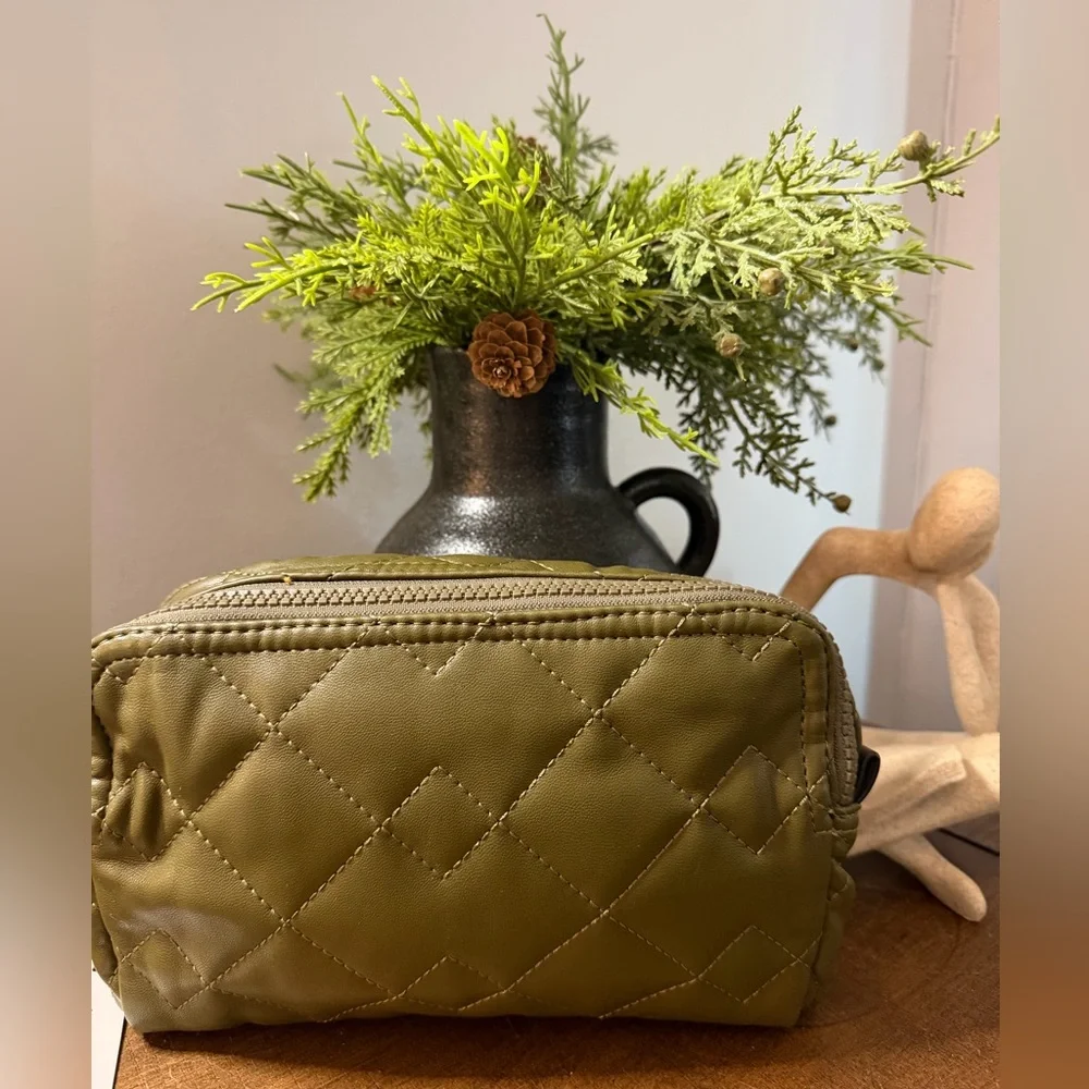 Marc Jacobs Double Zip Quilted Pouch (NWT)